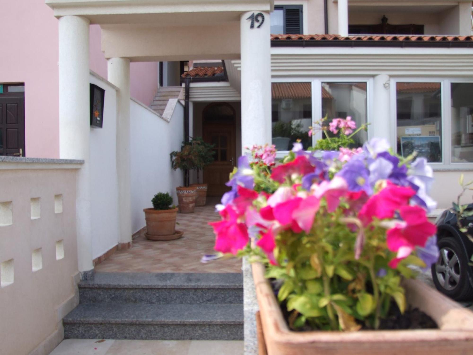 Krajcer Apartments Pula Bagian luar foto